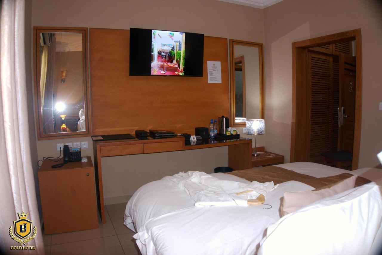 Gold Hotel Bafang Exterior photo